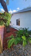 16575 Old Cutler Rd in Palmetto Bay, FL - Building Photo - Building Photo