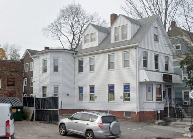 220 Concord Ave, Unit 3