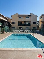 121 Sinclair Ave in Glendale, CA - Building Photo