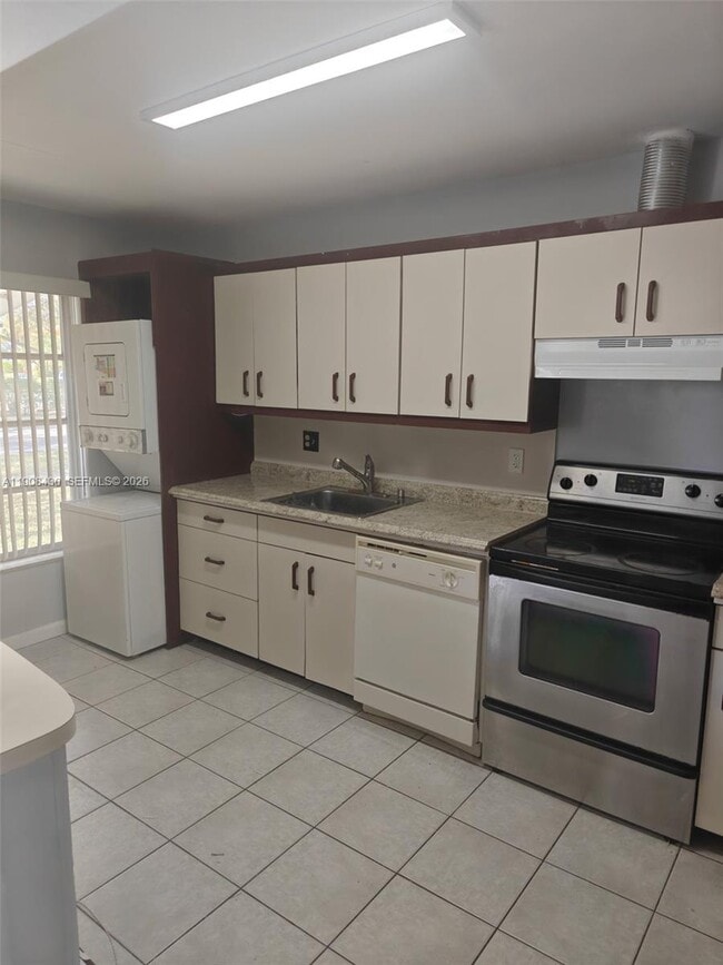 1140 NW 85th Ave in Plantation, FL - Building Photo - Building Photo