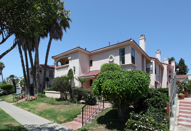 Pacific Beach Townhomes in San Diego, CA - Building Photo - Building Photo