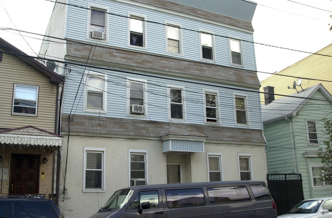 39 Vincent St in Newark, NJ - Foto de edificio - Building Photo