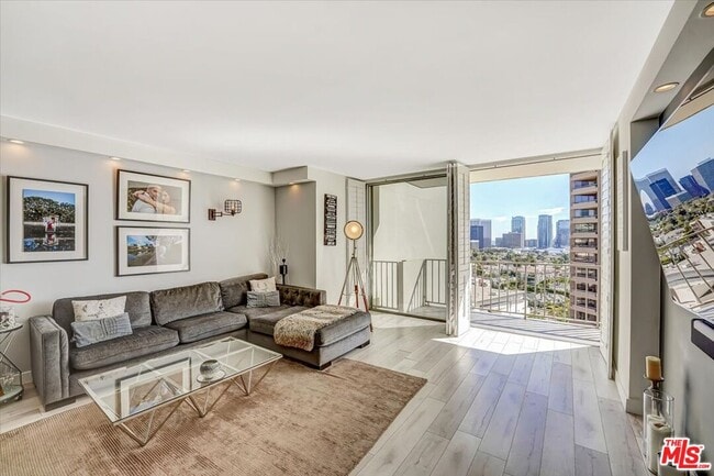 property at 10433 Wilshire Blvd