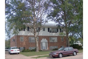 2705 Lincoln Ave Apartments