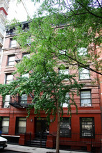 358 W 51st St in New York, NY - Building Photo - Building Photo