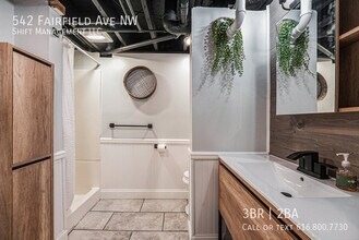 542 Fairfield Ave NW in Grand Rapids, MI - Building Photo - Building Photo