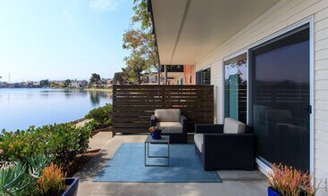 Waters Edge in Foster City, CA - Foto de edificio - Building Photo