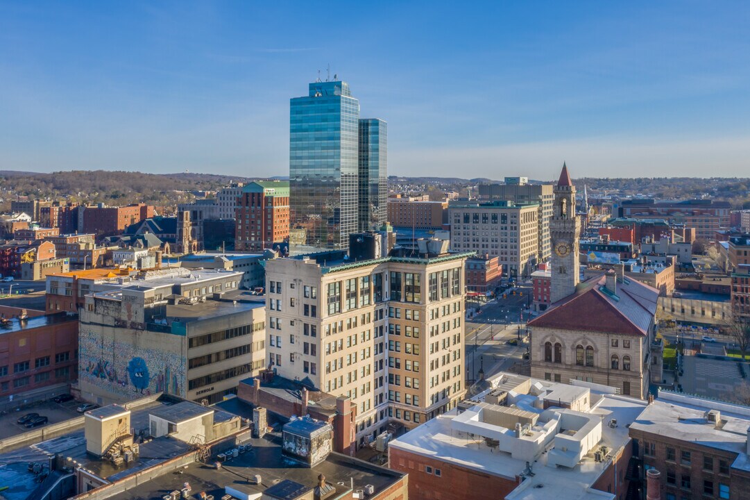 Park Plaza on the Grid in Worcester, MA - Foto de edificio