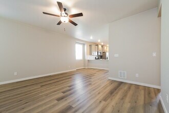 9462 Yampa Ct in Commerce City, CO - Foto de edificio - Building Photo