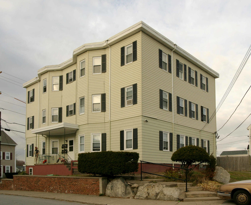 512 S Main St in Attleboro, MA - Building Photo