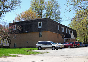 Walnut in Geneva, OH - Building Photo - Building Photo