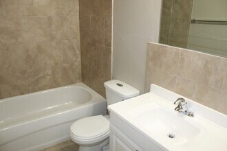 Oliver 1 Apartments in Edmonton, AB - Building Photo - Building Photo