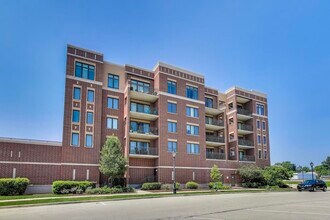 225 Main St in Roselle, IL - Building Photo - Building Photo