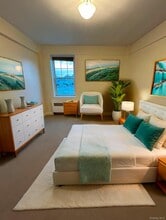 230 Pelham Rd in New Rochelle, NY - Foto de edificio - Building Photo