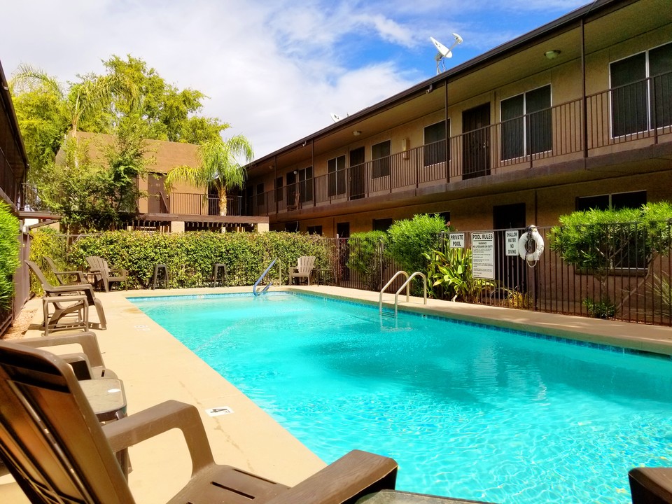 Modern Quarters in Phoenix, AZ - Foto de edificio