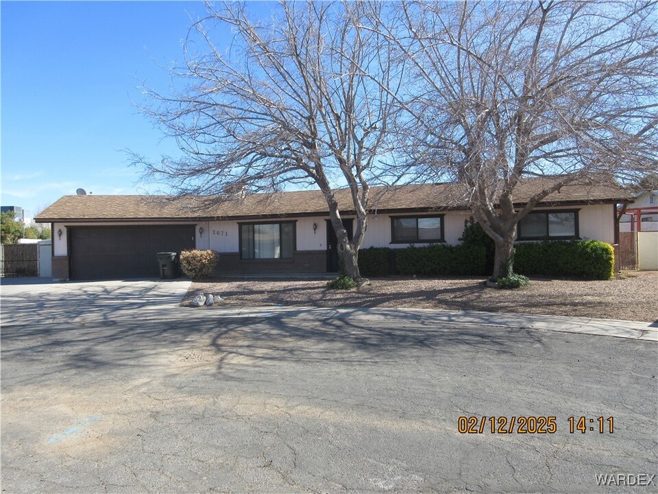 2671 Sierra Ln in Kingman, AZ - Building Photo