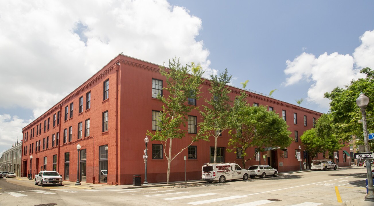 320-332 Julia St in New Orleans, LA - Foto de edificio