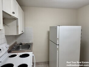 16 Whites Ave, Unit 25 in Watertown, MA - Building Photo - Building Photo
