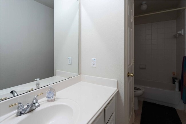 136 Merideth Dr in Murphy, TX - Foto de edificio - Building Photo