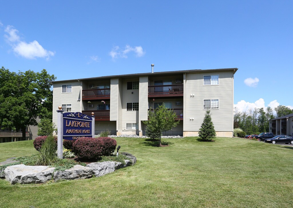 Lakepointe Apartment Homes in Brewerton, NY