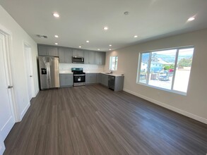 511 N Azusa Ave-Unit -203 in Azusa, CA - Building Photo - Building Photo