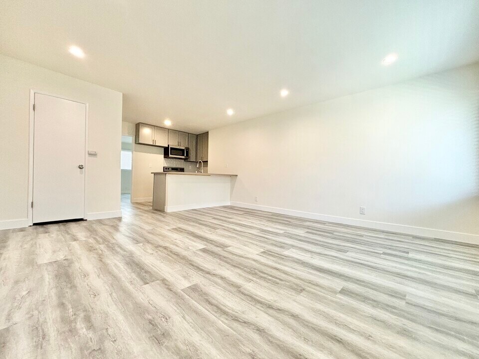 358 S Commonwealth Ave in Los Angeles, CA - Building Photo