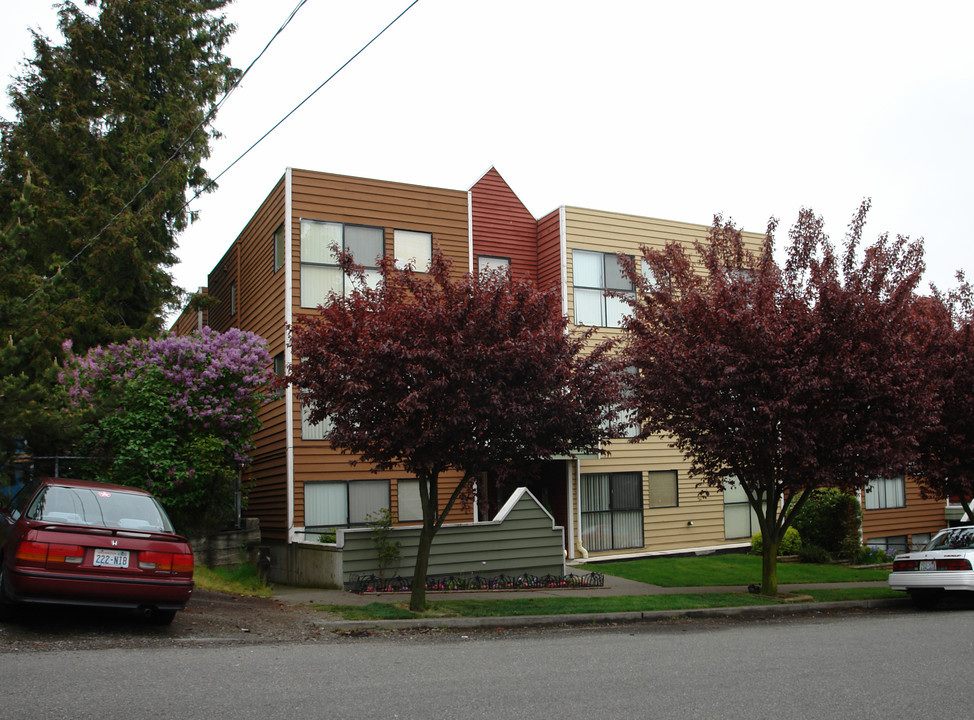 Oak Tree Terrace Apartments in Seattle, WA - Building Photo