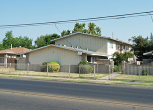 4335-4337 E Olive Ave in Fresno, CA - Building Photo - Building Photo