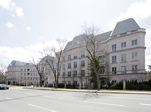 1 Post Rd in Toronto, ON - Building Photo - Primary Photo