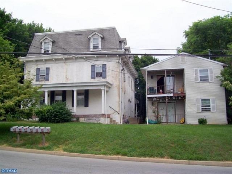 233-235 S Walnut St in Kennett Square, PA - Building Photo