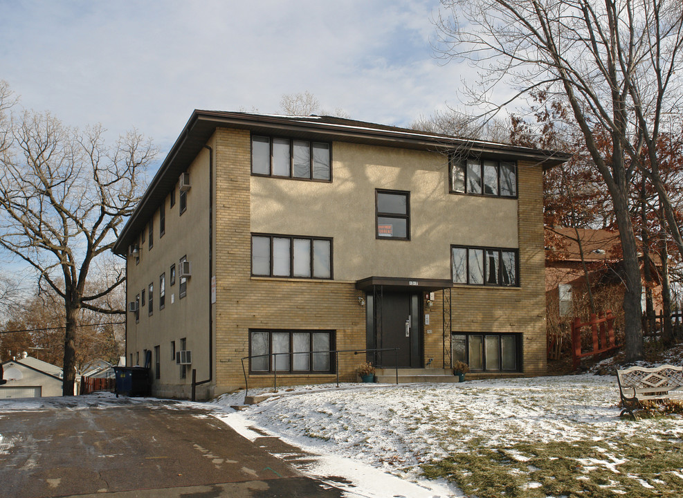 4347 University Ave NE in Columbia Heights, MN - Building Photo