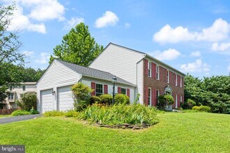 4970 Manor House Ct in Woodbridge, VA - Building Photo - Building Photo