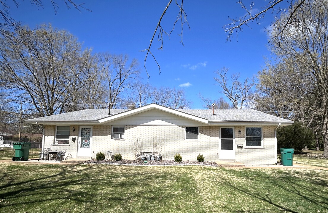 23 Magnolia Dr in Belleville, IL - Building Photo