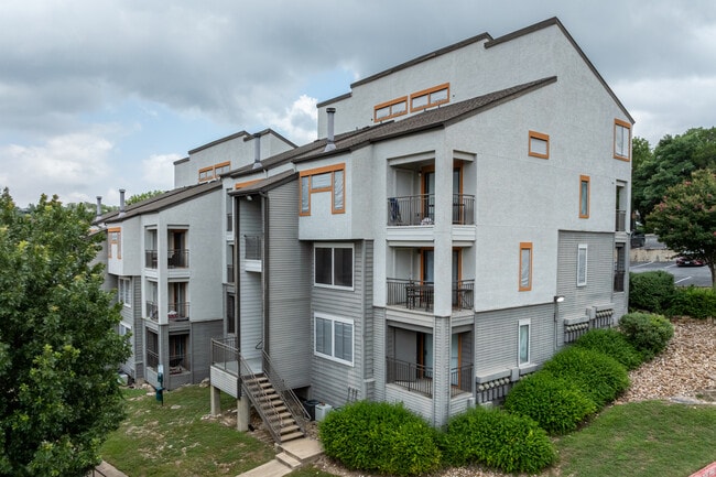 Capital Hills in Austin, TX - Building Photo - Building Photo