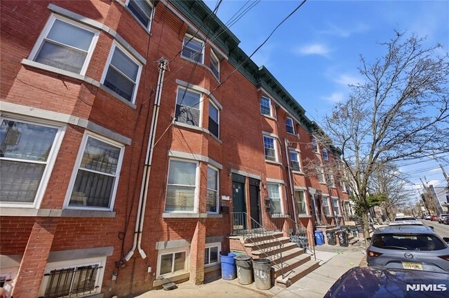 44 1/2 3rd Street Unit 2 in Newark, NJ - Foto de edificio - Building Photo