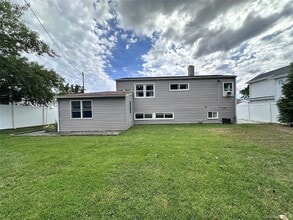 5 Eagle Ln in Farmingdale, NY - Building Photo - Building Photo