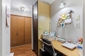 3850 Plymouth Blvd, Unit 323 in Minneapolis, MN - Foto de edificio - Building Photo