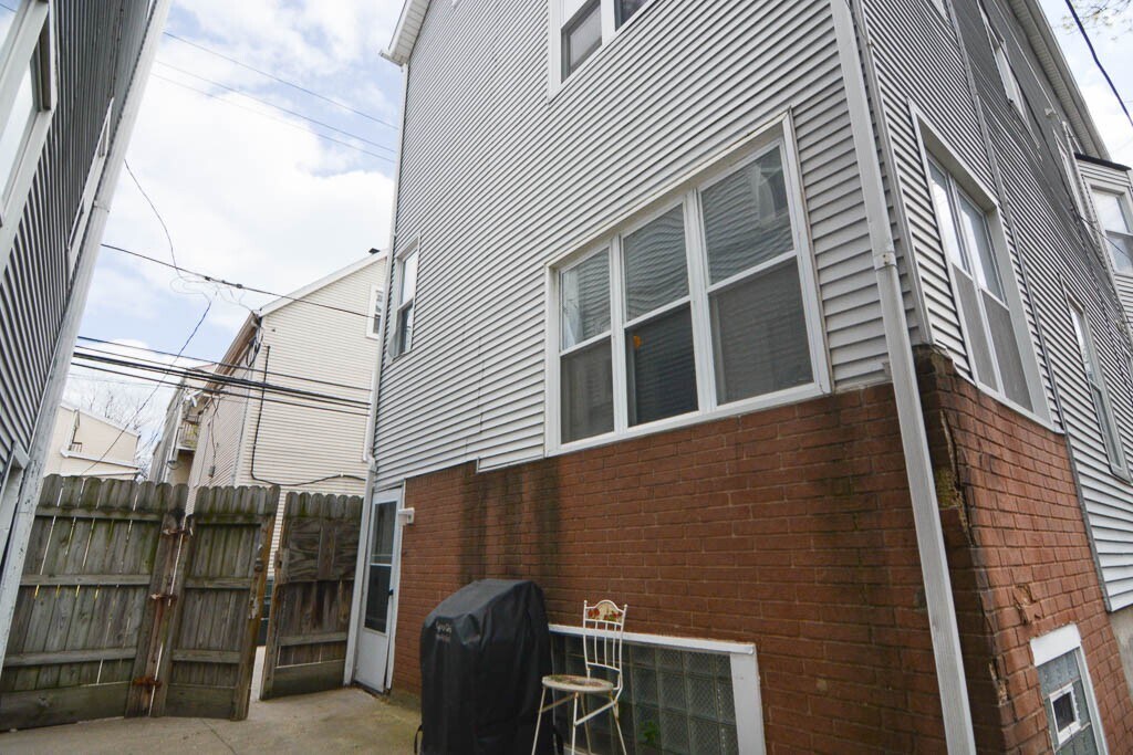 1415 W Henderson St in Chicago, IL - Building Photo