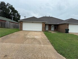 1160 N Boxley Ave in Fayetteville, AR - Building Photo