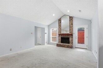 1611 Willow Ln in Euless, TX - Building Photo - Building Photo