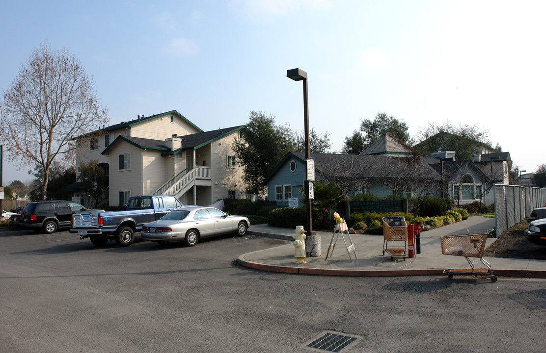 Washington Creek in Petaluma, CA - Building Photo