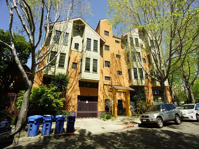 Telegraph Bays in Berkeley, CA - Foto de edificio - Building Photo