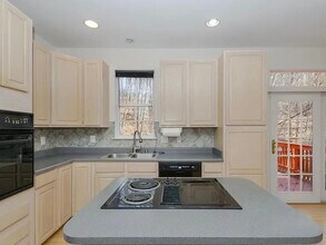 9330 Owings Choice Ct in Owings Mills, MD - Foto de edificio - Building Photo