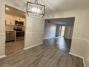 7908 Pearlbush Dr, Unit 104 in Gaithersburg, MD - Foto de edificio - Building Photo