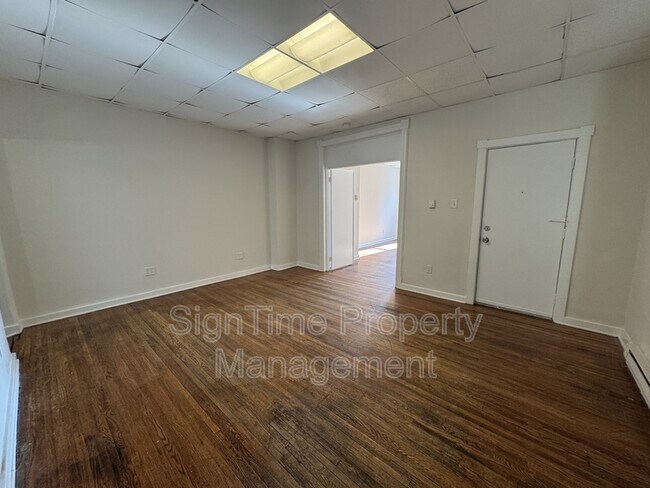 42 E Washington St in Hagerstown, MD - Foto de edificio - Building Photo