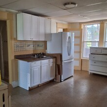 37 Clinton Ave in Holyoke, MA - Building Photo - Building Photo