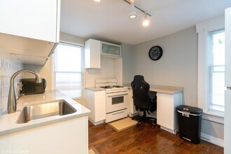 1814 W Thomas St-Unit -2R in Chicago, IL - Building Photo - Building Photo