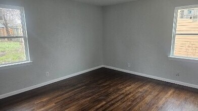 1426 N Jim Miller Rd in Dallas, TX - Building Photo - Building Photo