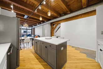 520 W Huron St in Chicago, IL - Building Photo - Building Photo