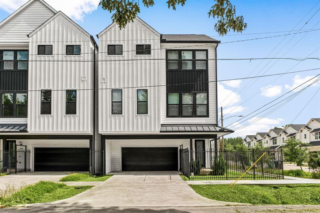 3369 Daphne St in Houston, TX - Building Photo